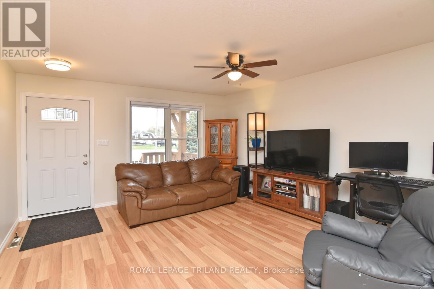 9907 Eric Street, Lambton Shores, Ontario  N0M 2N0 - Photo 7 - X12981916