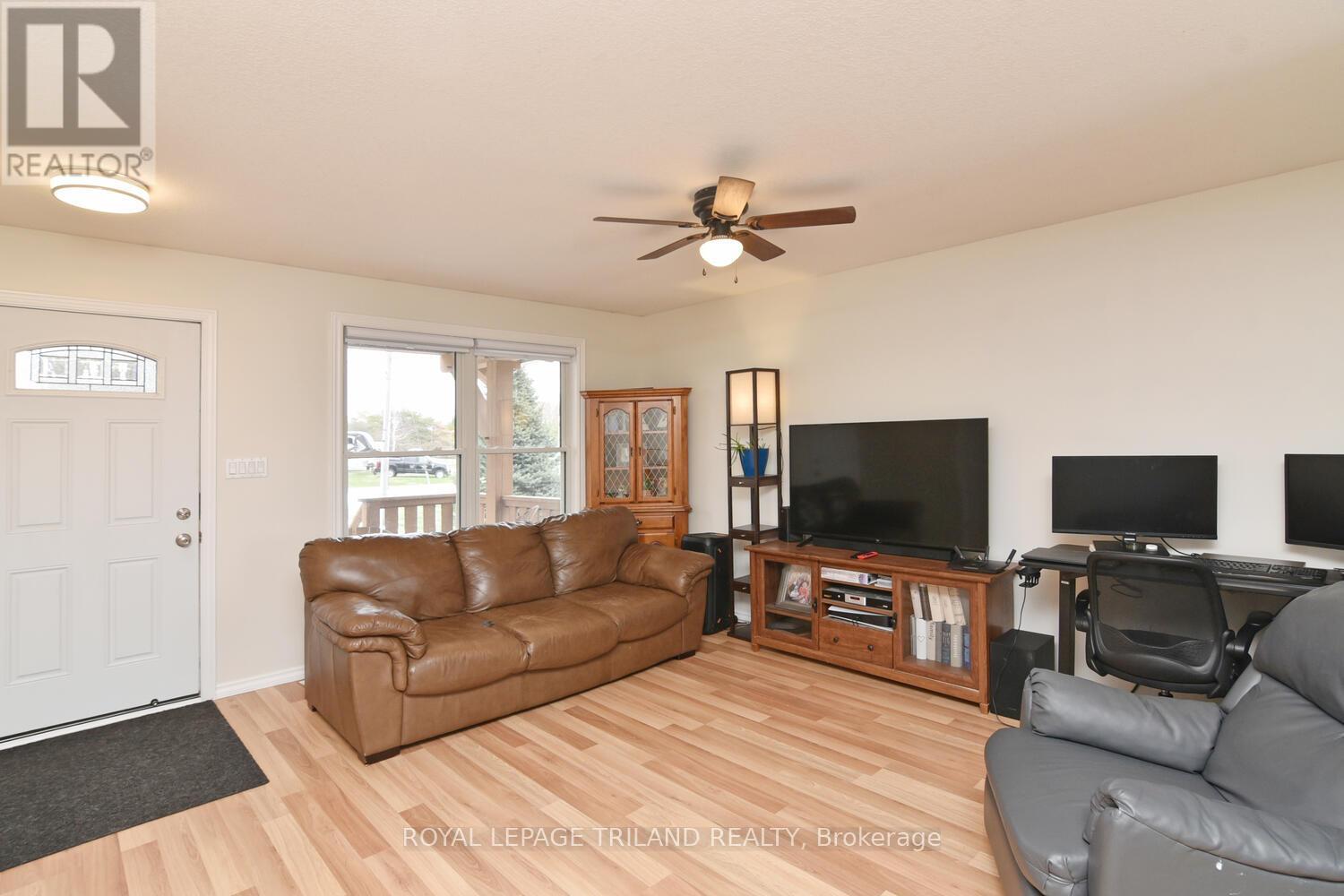 9907 Eric Street, Lambton Shores, Ontario  N0M 2N0 - Photo 8 - X12981916