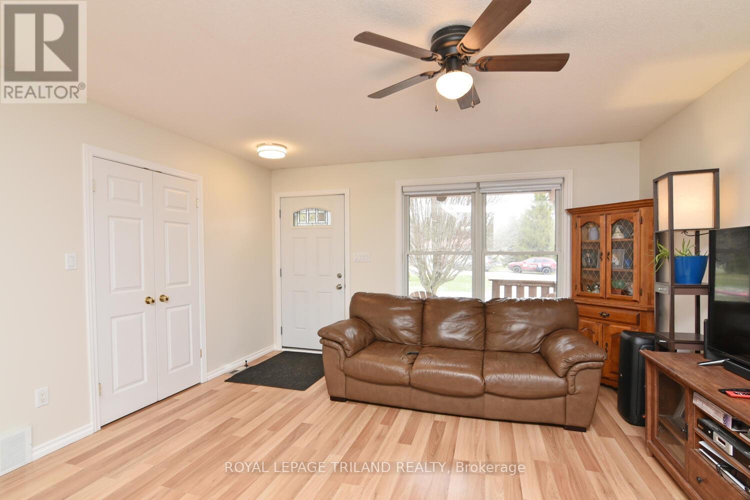 9907 Eric Street, Lambton Shores, Ontario  N0M 2N0 - Photo 9 - X12981916