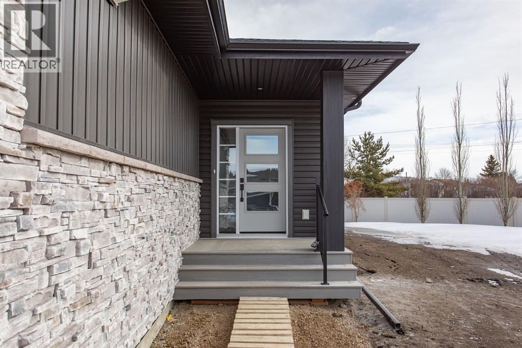 17 Tindale Place, Red Deer, Alberta  T4P 0T8 - Photo 2 - A2293397