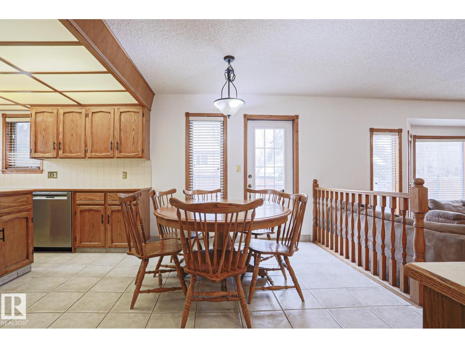 507 Burton Cl Nw, Edmonton, Alberta  T6R 2B2 - Photo 11 - E4481608