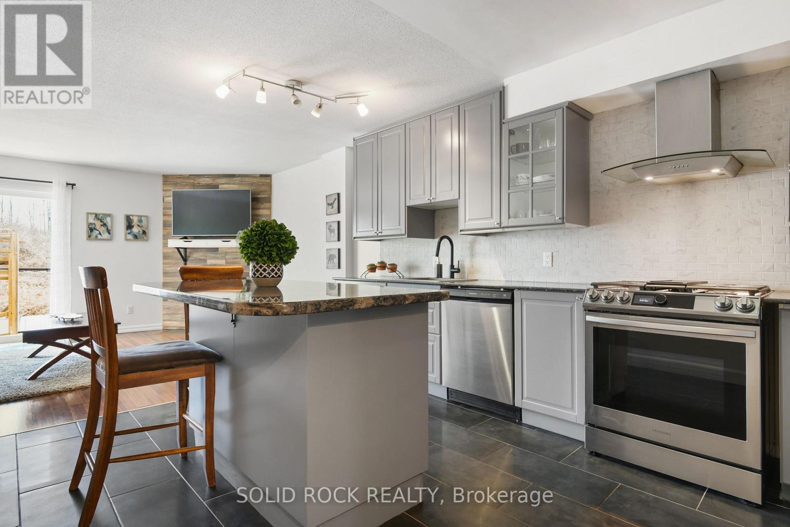 50 Spruce Crescent, Arnprior, Ontario  K7S 3V8 - Photo 11 - X12981960