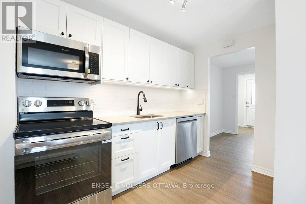 424 Phoenix Crescent, Ottawa, Ontario  K1E 2E5 - Photo 16 - X12981964