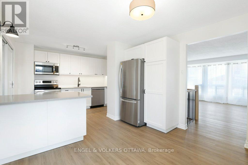 424 Phoenix Crescent, Ottawa, Ontario  K1E 2E5 - Photo 17 - X12981964