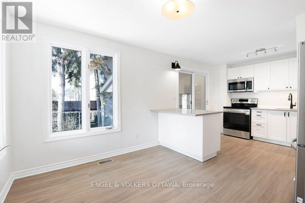 424 Phoenix Crescent, Ottawa, Ontario  K1E 2E5 - Photo 19 - X12981964