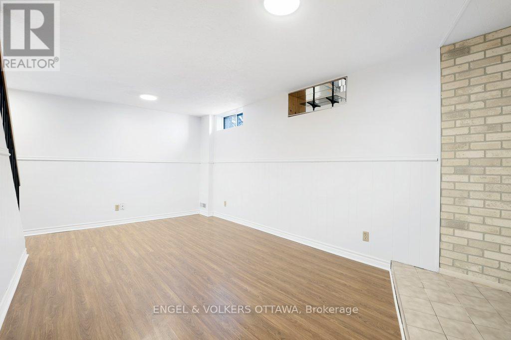 424 Phoenix Crescent, Ottawa, Ontario  K1E 2E5 - Photo 30 - X12981964