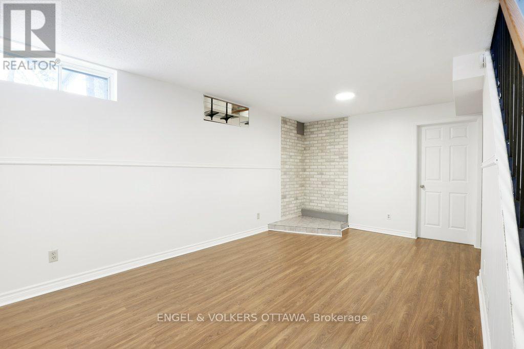 424 Phoenix Crescent, Ottawa, Ontario  K1E 2E5 - Photo 31 - X12981964