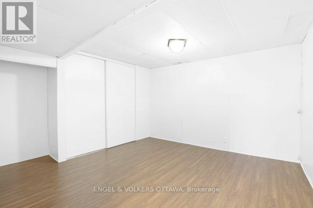 424 Phoenix Crescent, Ottawa, Ontario  K1E 2E5 - Photo 33 - X12981964