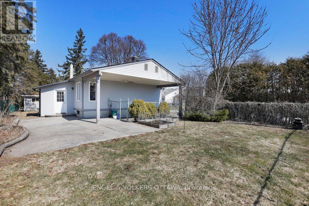 424 Phoenix Crescent, Ottawa, Ontario  K1E 2E5 - Photo 38 - X12981964
