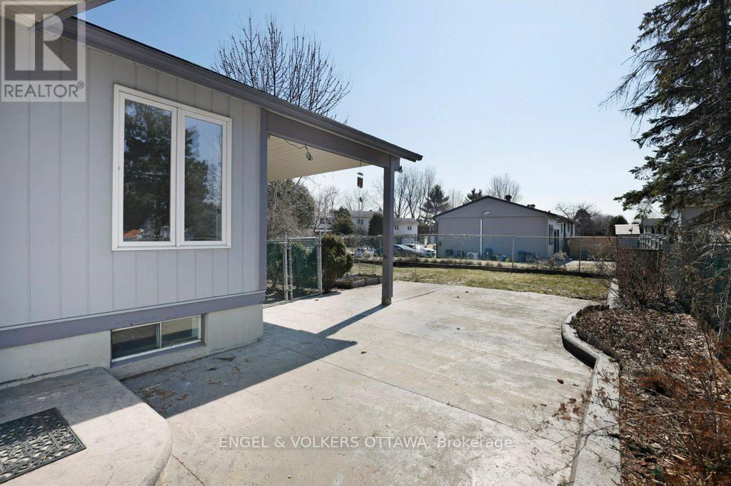 424 Phoenix Crescent, Ottawa, Ontario  K1E 2E5 - Photo 40 - X12981964