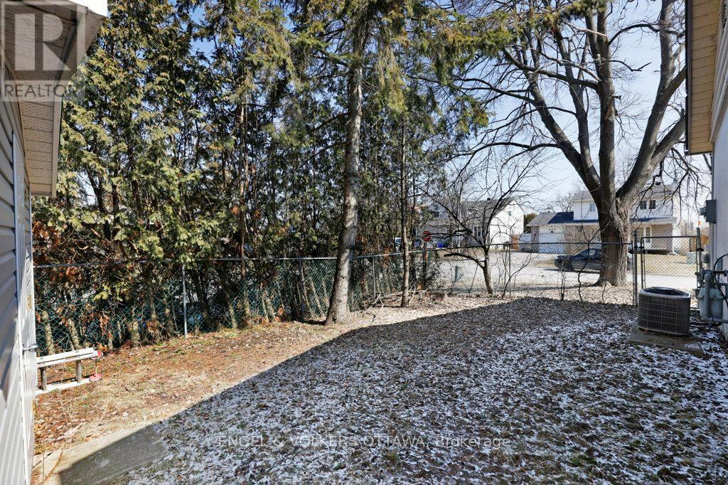 424 Phoenix Crescent, Ottawa, Ontario  K1E 2E5 - Photo 41 - X12981964