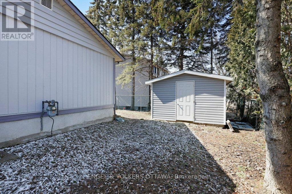 424 Phoenix Crescent, Ottawa, Ontario  K1E 2E5 - Photo 42 - X12981964