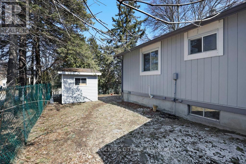 424 Phoenix Crescent, Ottawa, Ontario  K1E 2E5 - Photo 43 - X12981964