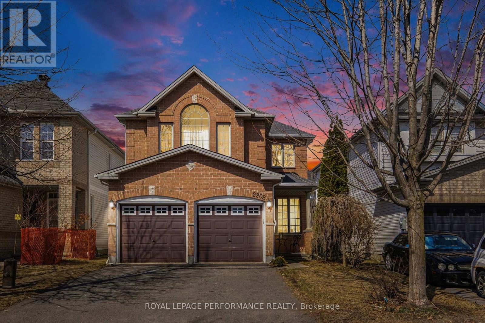 2202 CLENDENAN CRESCENT, Ottawa, Ontario