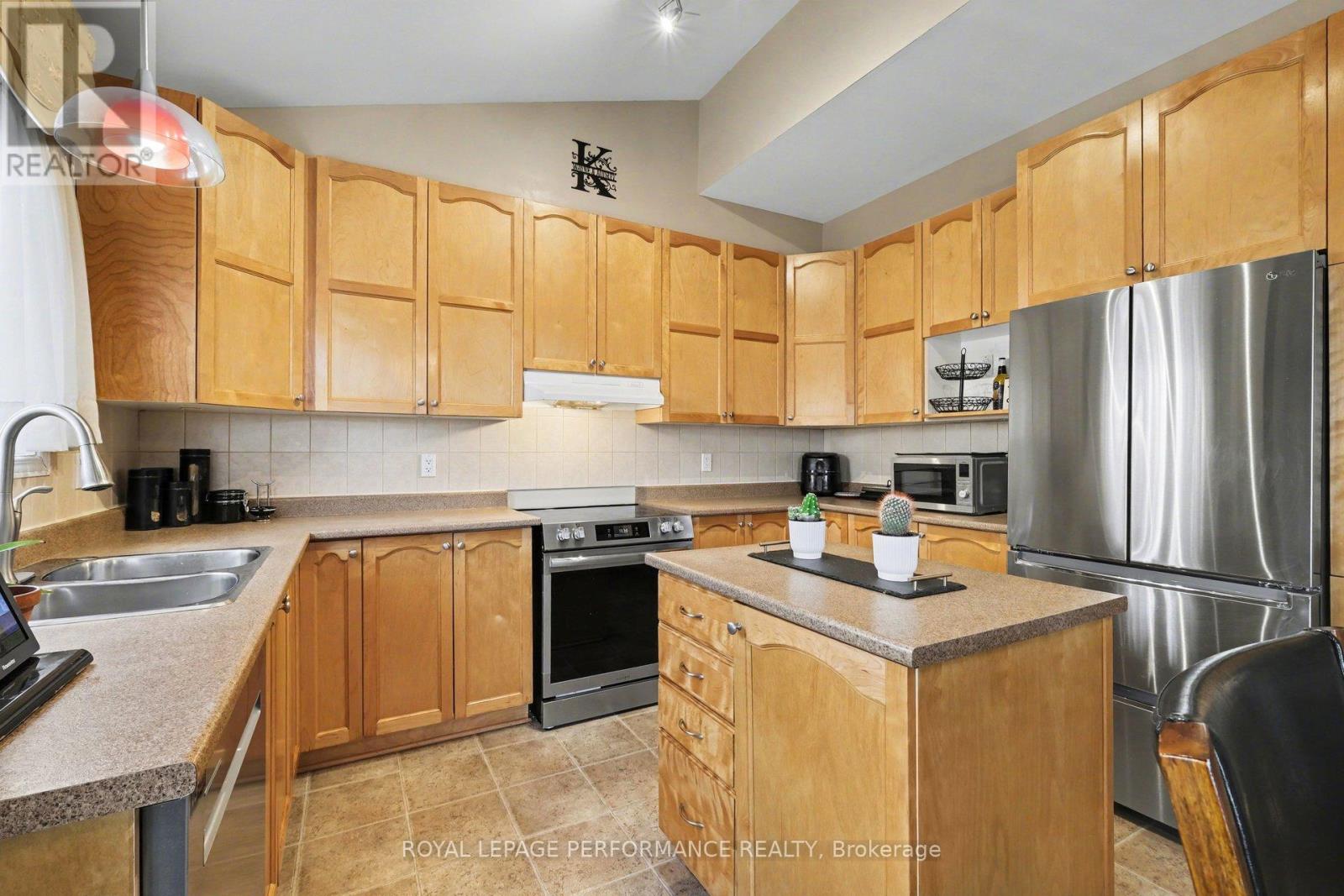 2202 Clendenan Crescent, Ottawa, Ontario  K4A 4S8 - Photo 9 - X12981986