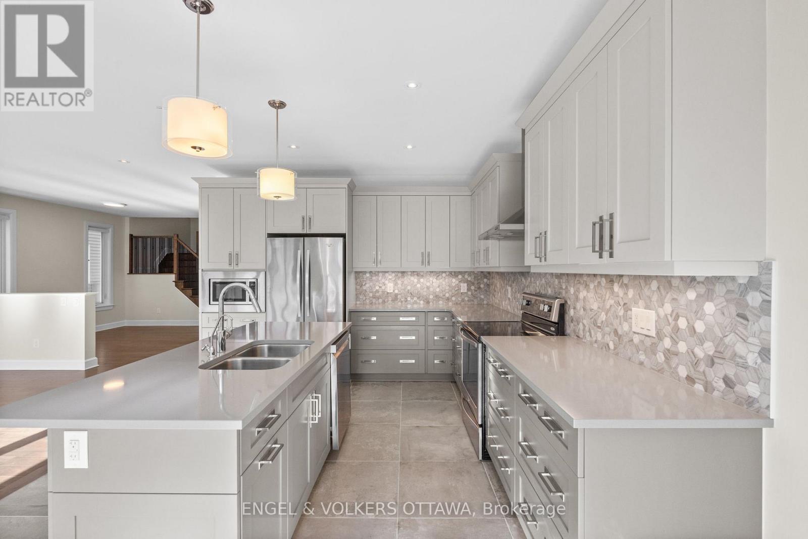 122 Helen Rapp Way, Ottawa, Ontario  K1T 0N4 - Photo 17 - X12981996