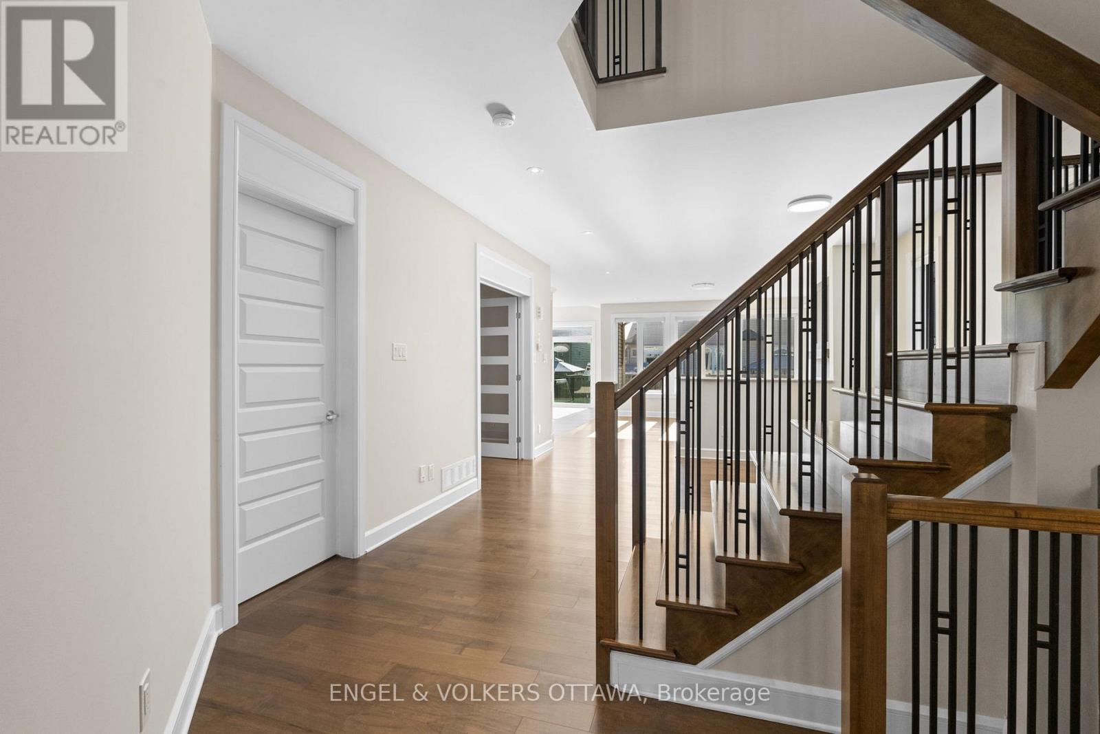 122 Helen Rapp Way, Ottawa, Ontario  K1T 0N4 - Photo 5 - X12981996