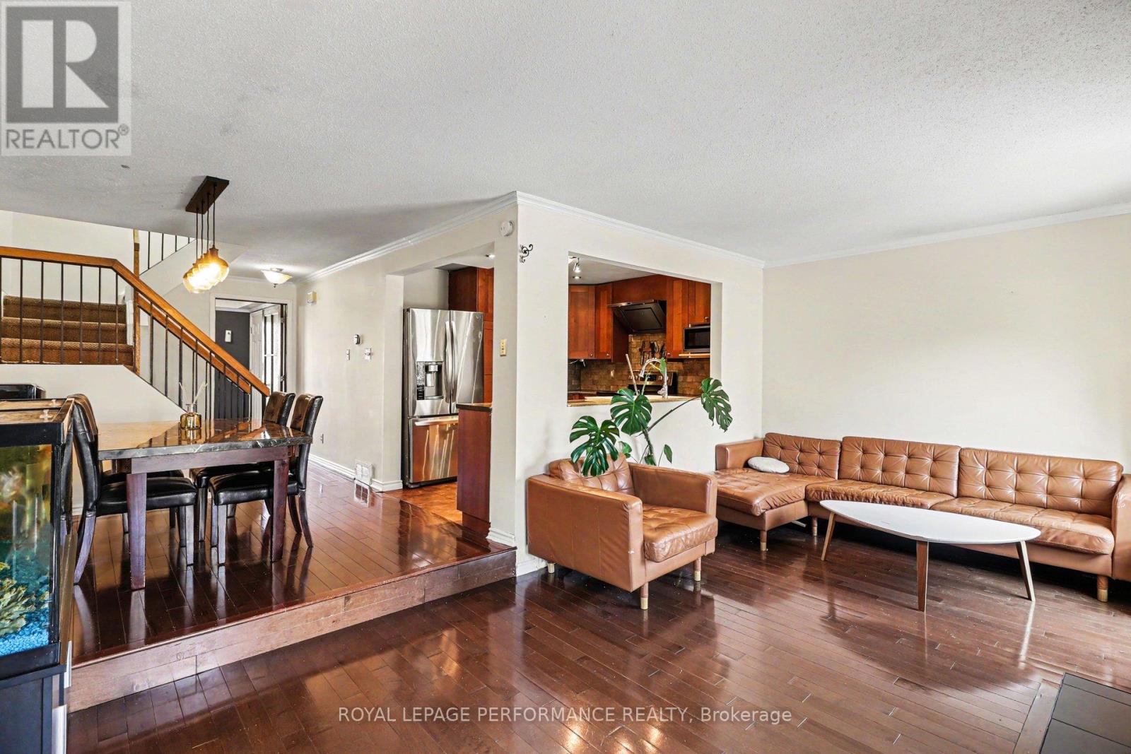 7004 Bilberry Drive, Ottawa, Ontario  K1C 3R6 - Photo 4 - X12982004