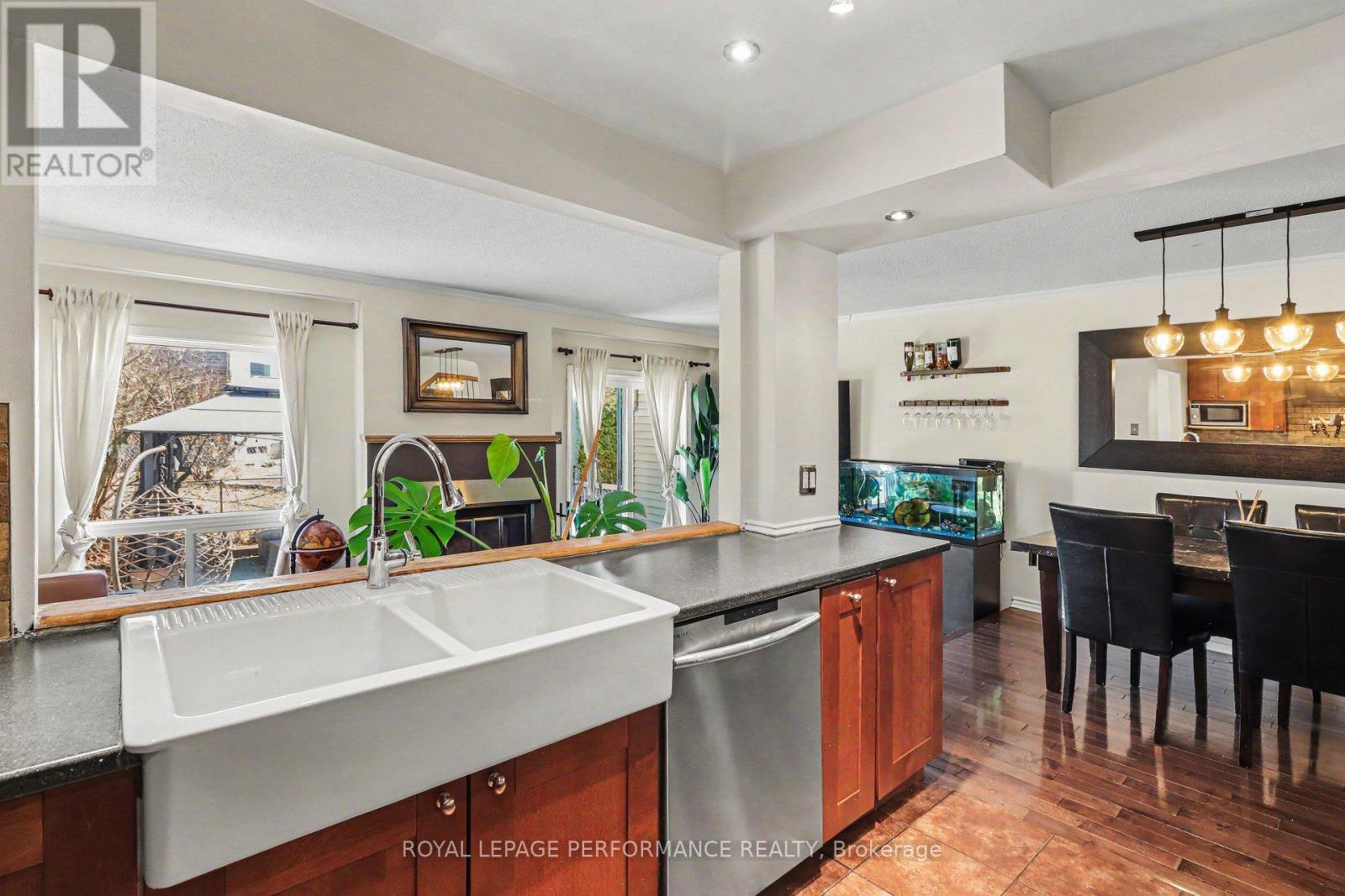 7004 Bilberry Drive, Ottawa, Ontario  K1C 3R6 - Photo 6 - X12982004