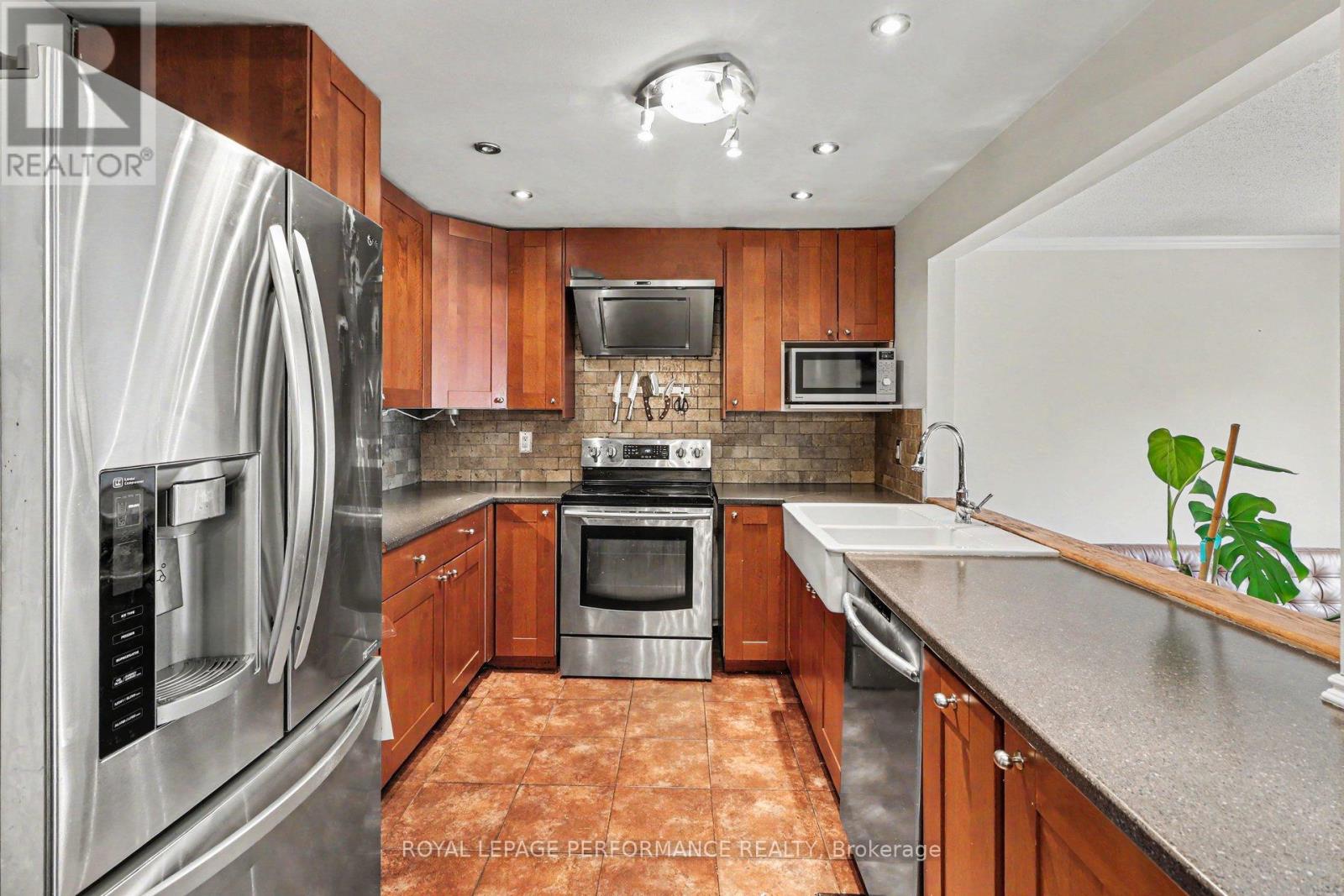 7004 Bilberry Drive, Ottawa, Ontario  K1C 3R6 - Photo 7 - X12982004