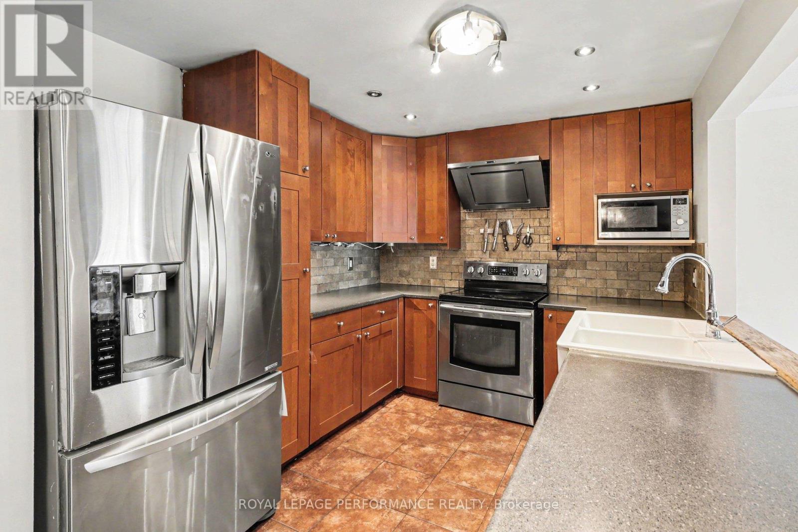 7004 Bilberry Drive, Ottawa, Ontario  K1C 3R6 - Photo 8 - X12982004