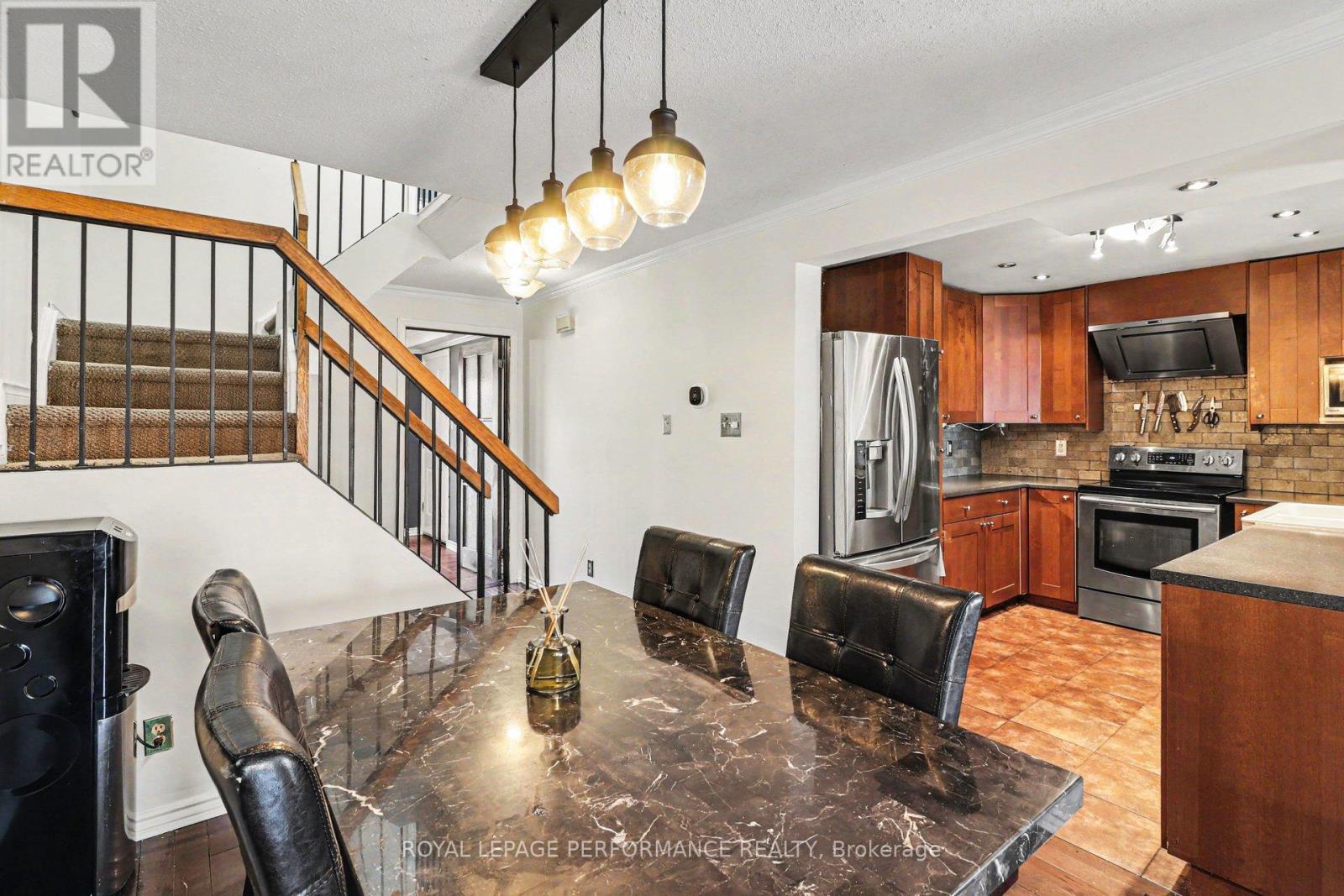 7004 Bilberry Drive, Ottawa, Ontario  K1C 3R6 - Photo 9 - X12982004