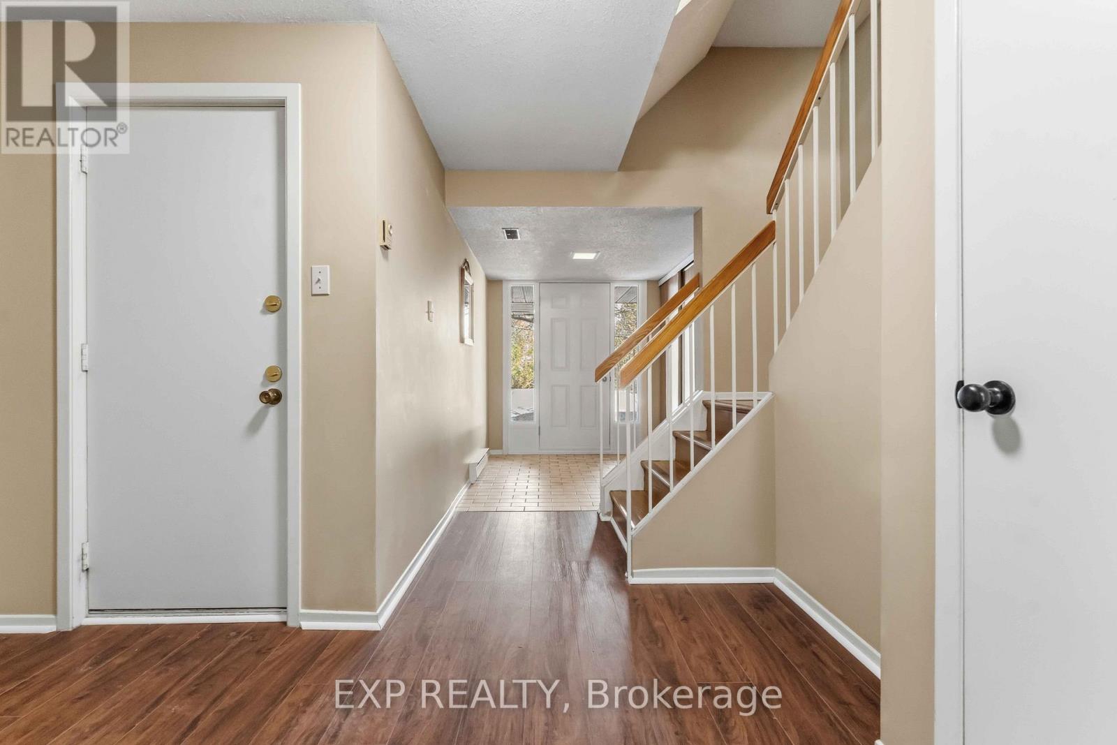 E - 1 Crestlea Crescent, Ottawa, Ontario  K2G 4N1 - Photo 5 - X12982110