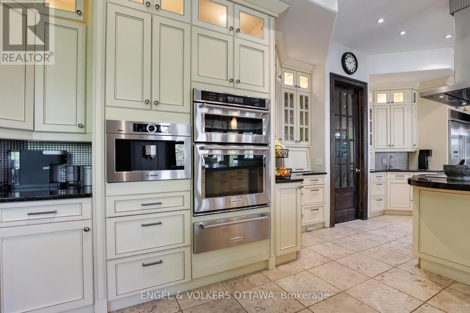 2892 Presquile Road, Alfred And Plantagenet, Ontario  K0B 1J0 - Photo 16 - X12982242