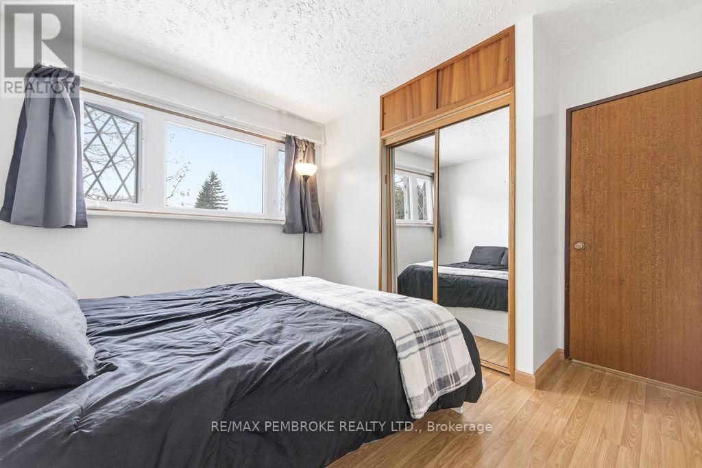 61 Church Street, Laurentian Hills, Ontario  K0J 1J0 - Photo 17 - X12982258