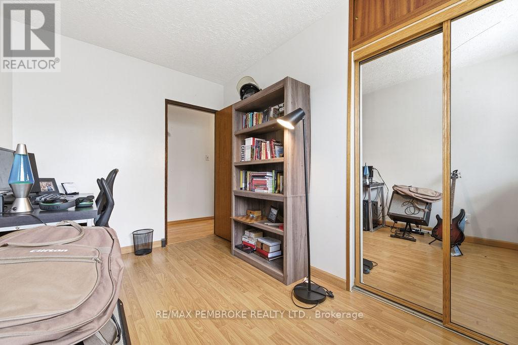 61 Church Street, Laurentian Hills, Ontario  K0J 1J0 - Photo 19 - X12982258