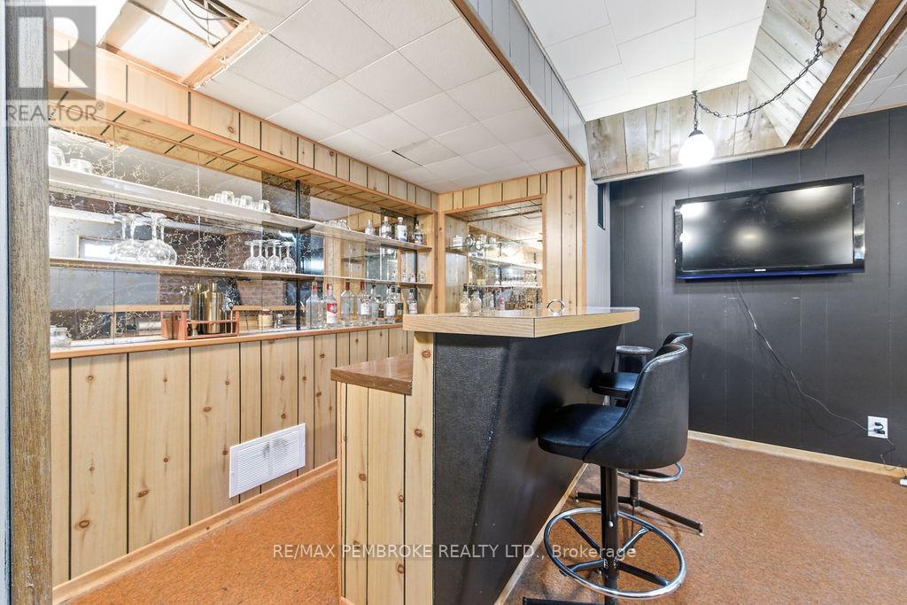 61 Church Street, Laurentian Hills, Ontario  K0J 1J0 - Photo 23 - X12982258