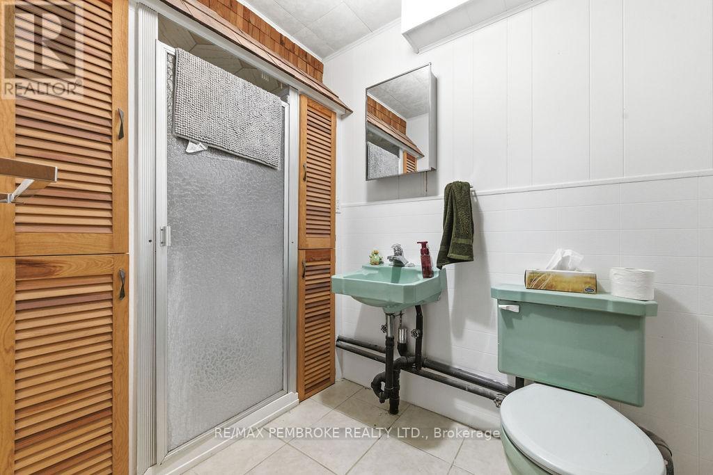 61 Church Street, Laurentian Hills, Ontario  K0J 1J0 - Photo 26 - X12982258