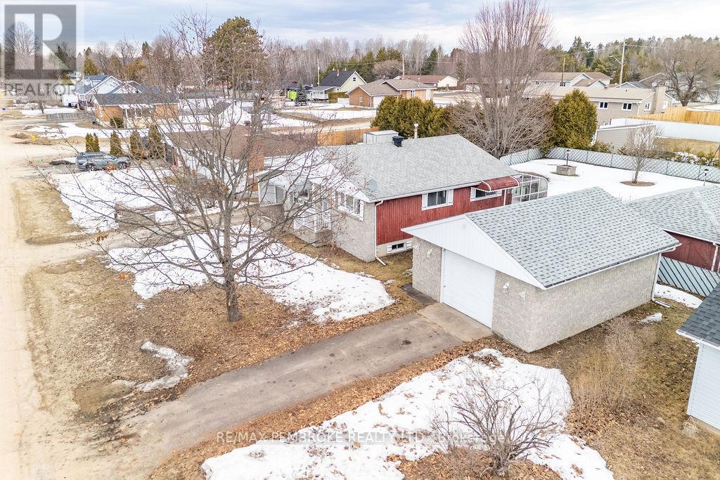 61 Church Street, Laurentian Hills, Ontario  K0J 1J0 - Photo 28 - X12982258