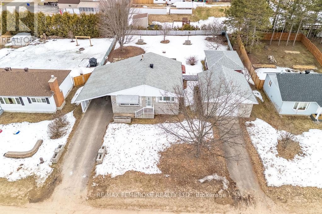 61 Church Street, Laurentian Hills, Ontario  K0J 1J0 - Photo 29 - X12982258