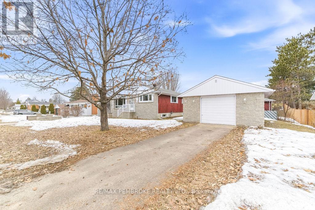 61 Church Street, Laurentian Hills, Ontario  K0J 1J0 - Photo 3 - X12982258