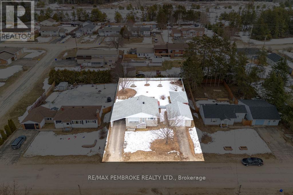 61 Church Street, Laurentian Hills, Ontario  K0J 1J0 - Photo 31 - X12982258