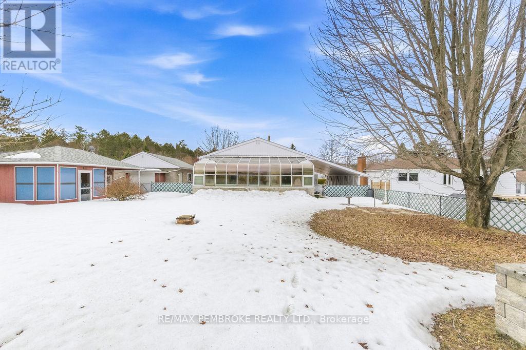 61 Church Street, Laurentian Hills, Ontario  K0J 1J0 - Photo 33 - X12982258