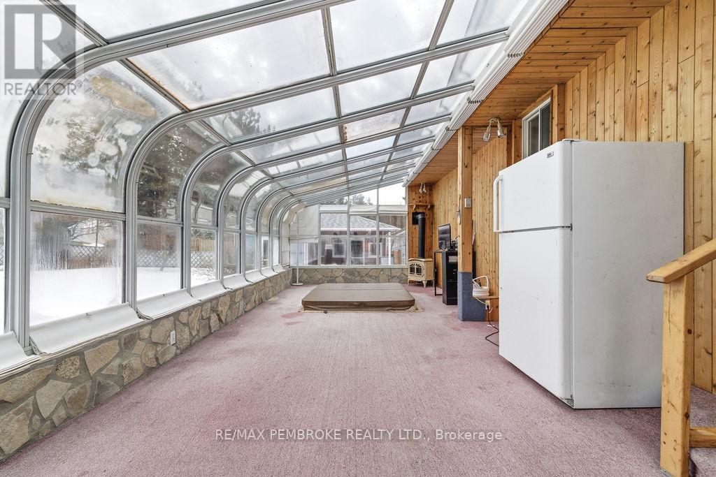 61 Church Street, Laurentian Hills, Ontario  K0J 1J0 - Photo 35 - X12982258