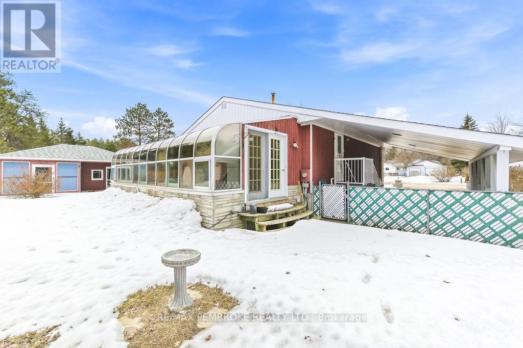 61 Church Street, Laurentian Hills, Ontario  K0J 1J0 - Photo 36 - X12982258