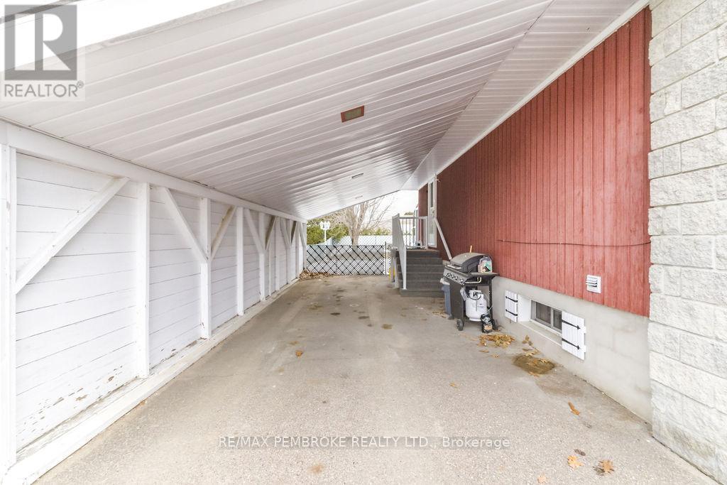 61 Church Street, Laurentian Hills, Ontario  K0J 1J0 - Photo 37 - X12982258