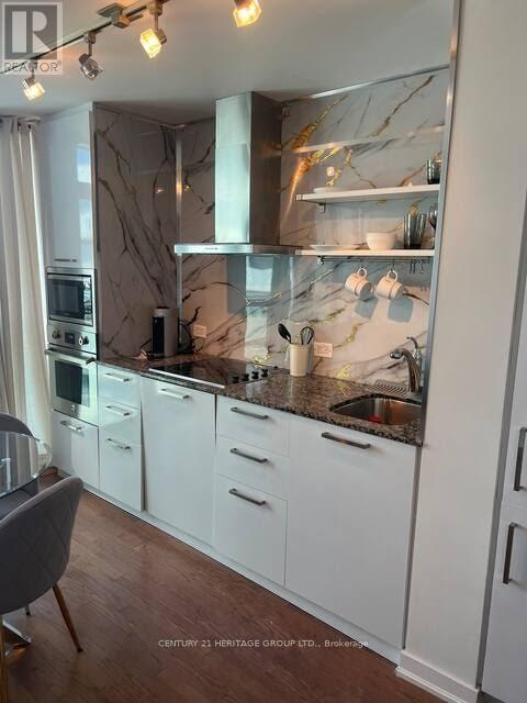 4701 - 12 York Street, Toronto, Ontario  M5J 0B1 - Photo 5 - C12971874