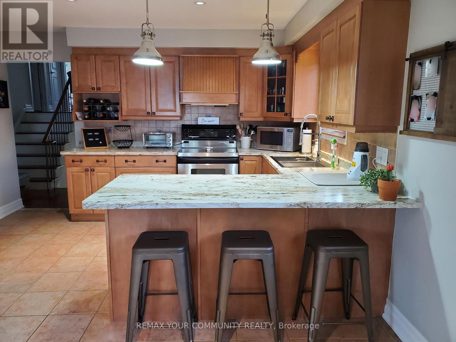 189 Aberdeen Avenue, Vaughan, Ontario  L4L 1C3 - Photo 2 - N12979756