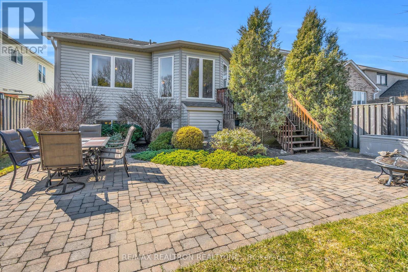 17 Marchant Circle, King, Ontario  L0G 1T0 - Photo 35 - N12978148