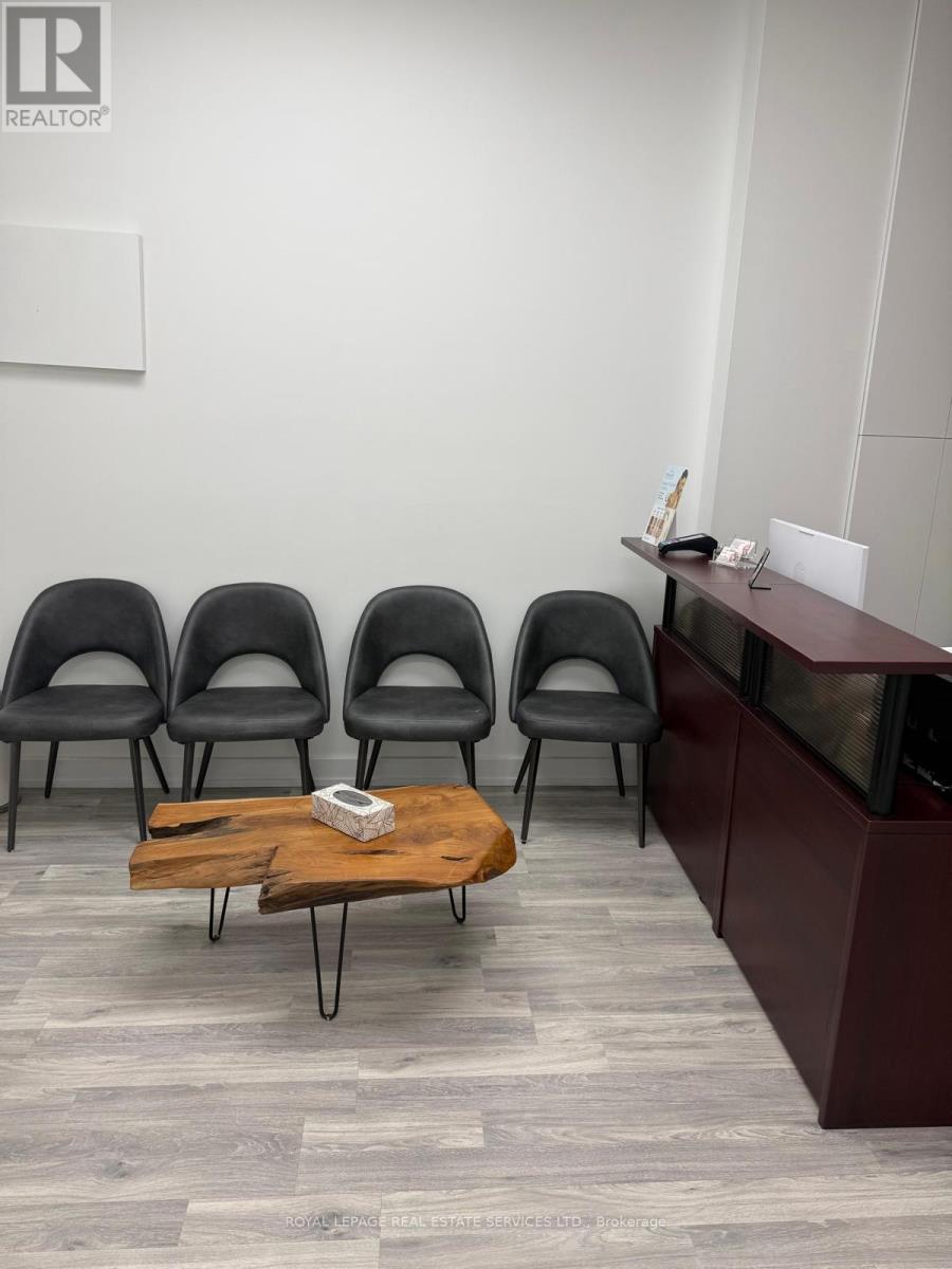 106 - 712 Davis Drive, Newmarket, Ontario  L3Y 8C3 - Photo 5 - N12981148