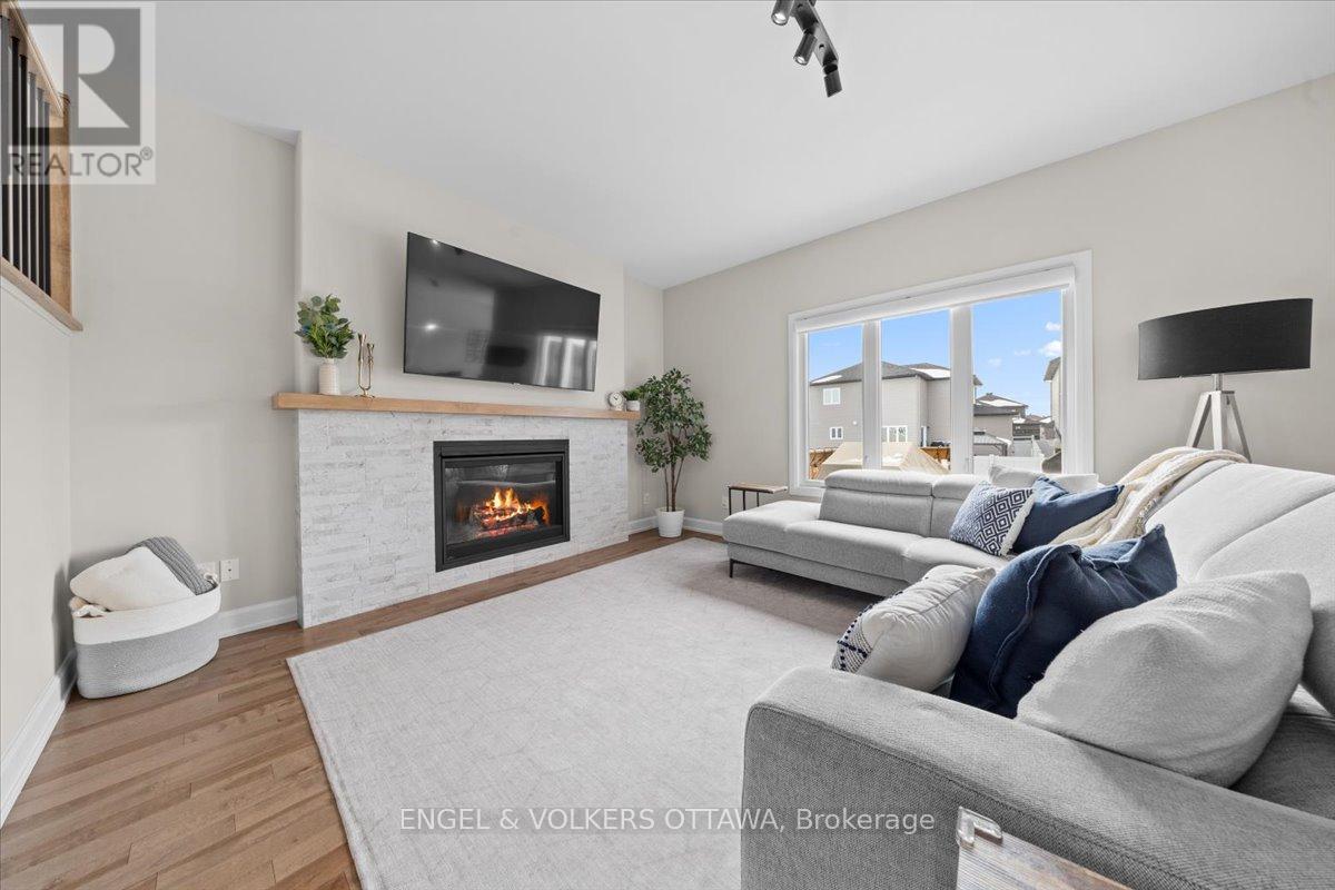 624 Geneva Crescent, Russell, Ontario  K0A 1W0 - Photo 3 - X12822734