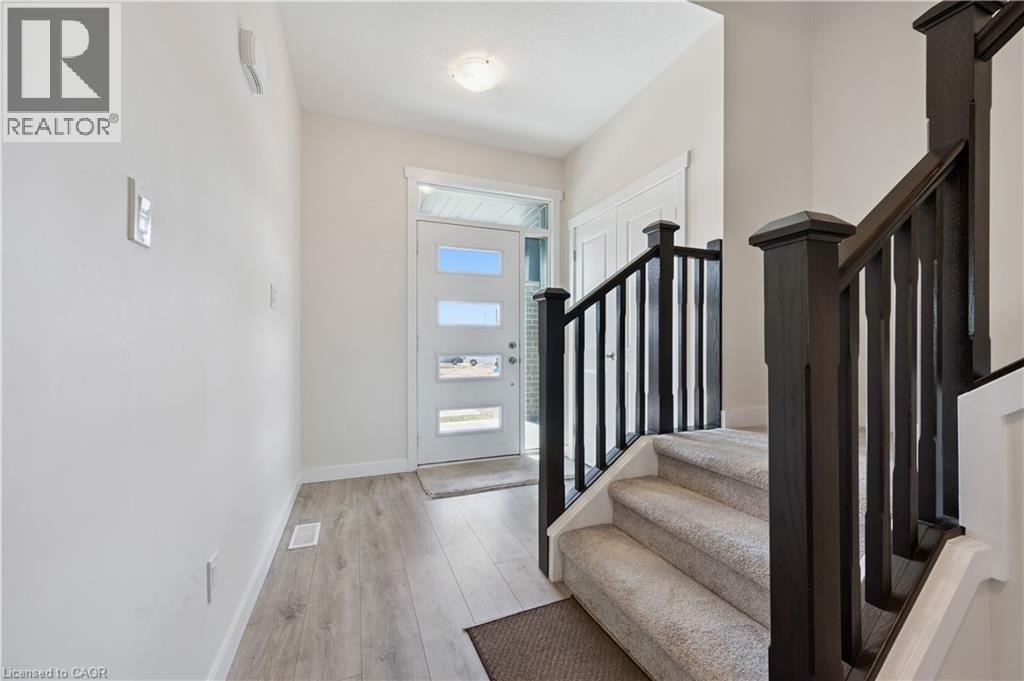 40 Moon Crescent, Cambridge, Ontario  N1S 0C4 - Photo 5 - 40815512