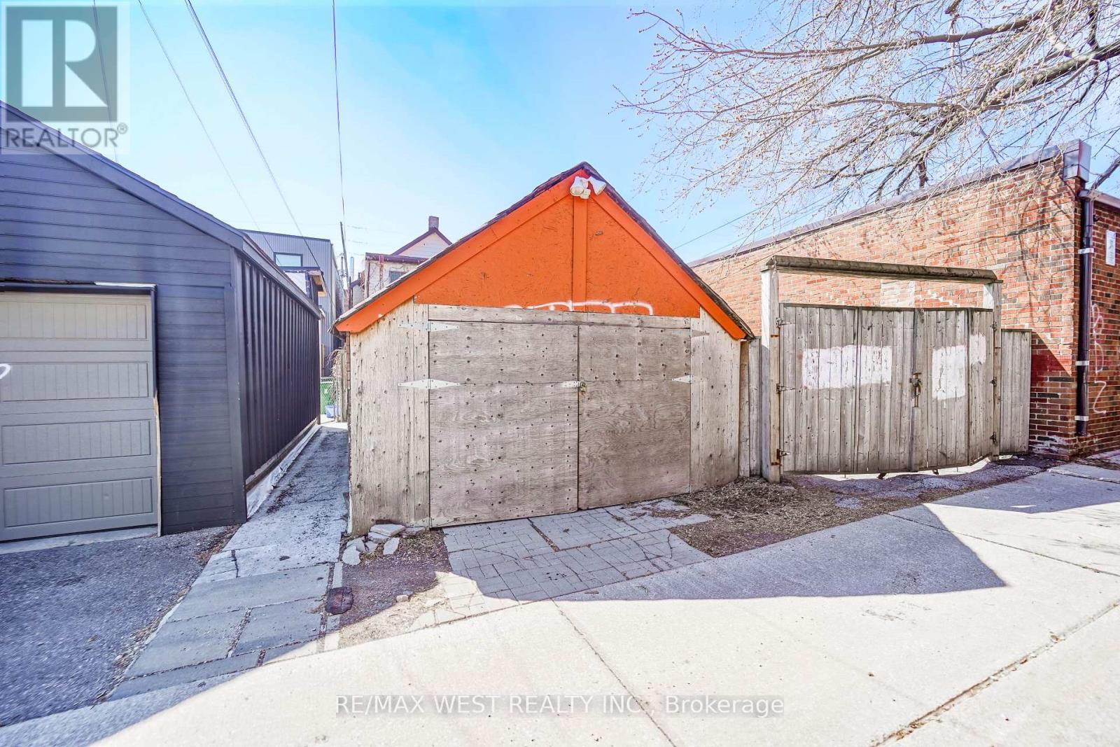 195 Islington Avenue, Toronto (New Toronto), Ontario  M8V 3B8 - Photo 8 - W12976218