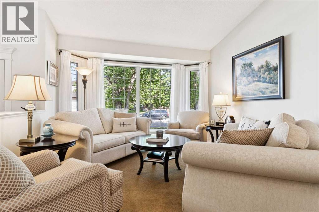 41 Shannon Circle SW, Calgary, Alberta  T2Y 2K4 - Photo 4 - A2268909