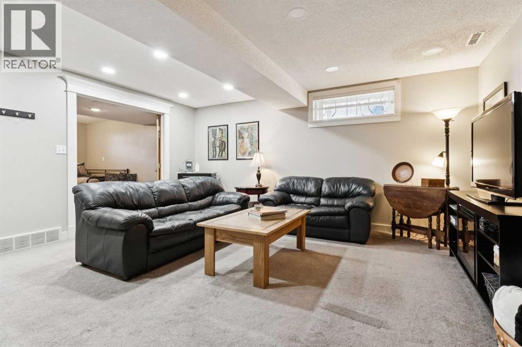 41 Shannon Circle SW, Calgary, Alberta  T2Y 2K4 - Photo 25 - A2268909