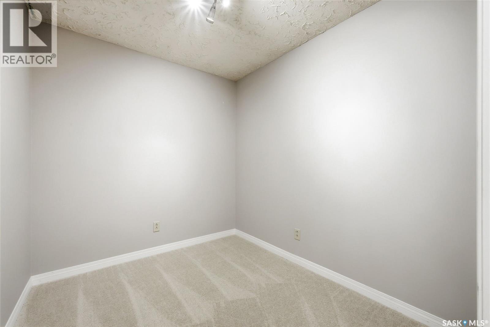 2102 Cunning Crescent, Regina, Saskatchewan  S4V 0M8 - Photo 28 - SK032459